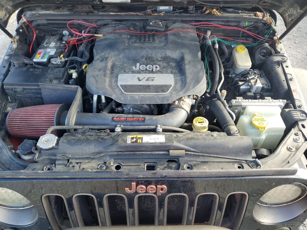 2016 Jeep Wrangler Unlimited Sahara - zdjęcie 11