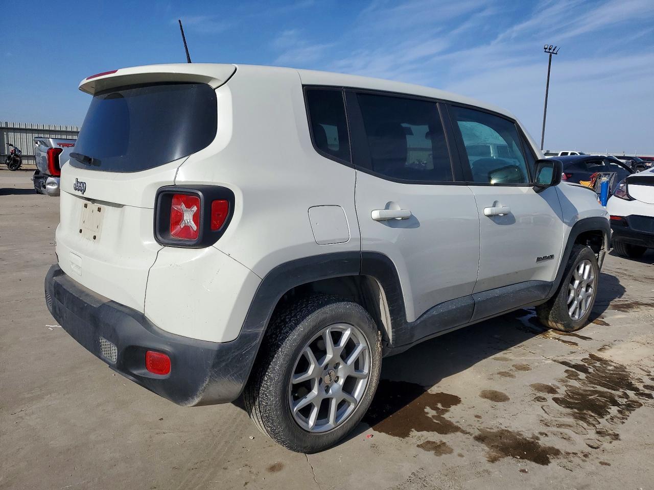 2023 Jeep Renegade Latitude - zdjęcie 3