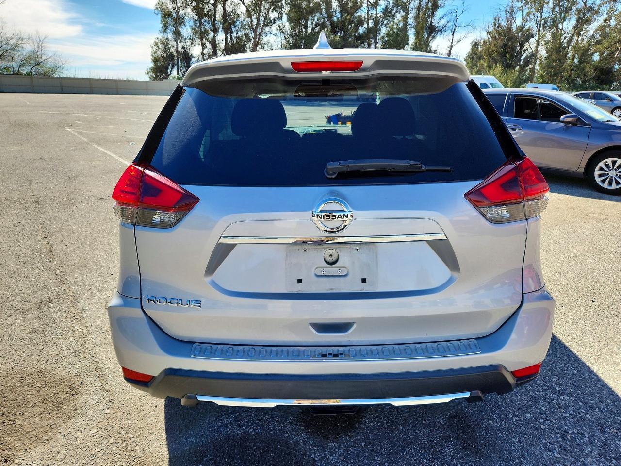 2017 Nissan Rogue S - zdjęcie 6