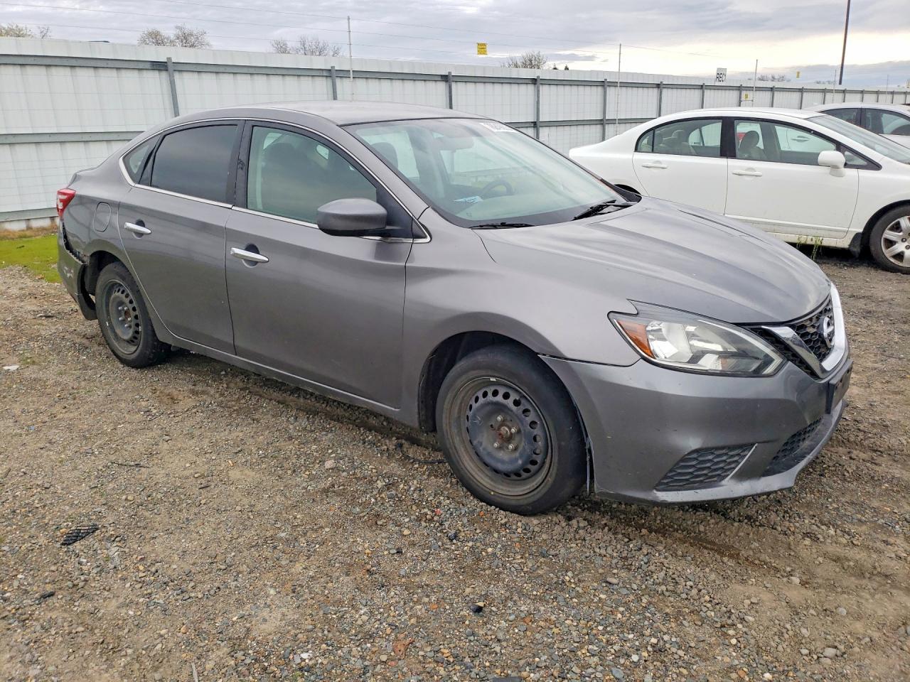 2019 Nissan Sentra S - zdjęcie 4
