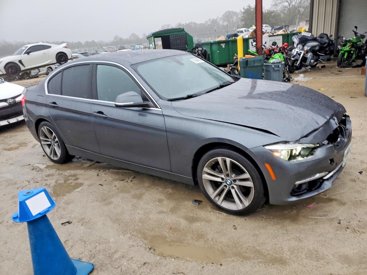 2017 BMW 330 Xi - zdjęcie 4