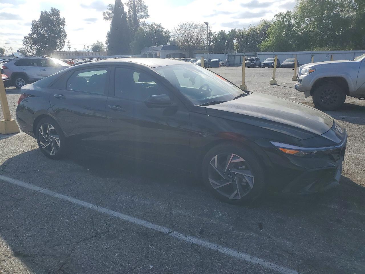 2025 Hyundai Elantra Sel Sport - zdjęcie 4