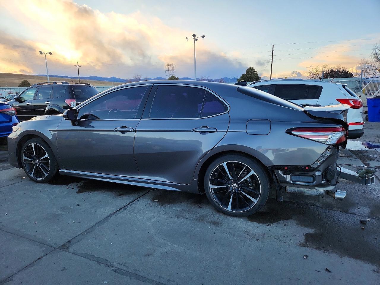 2019 Toyota Camry Xse - zdjęcie 2