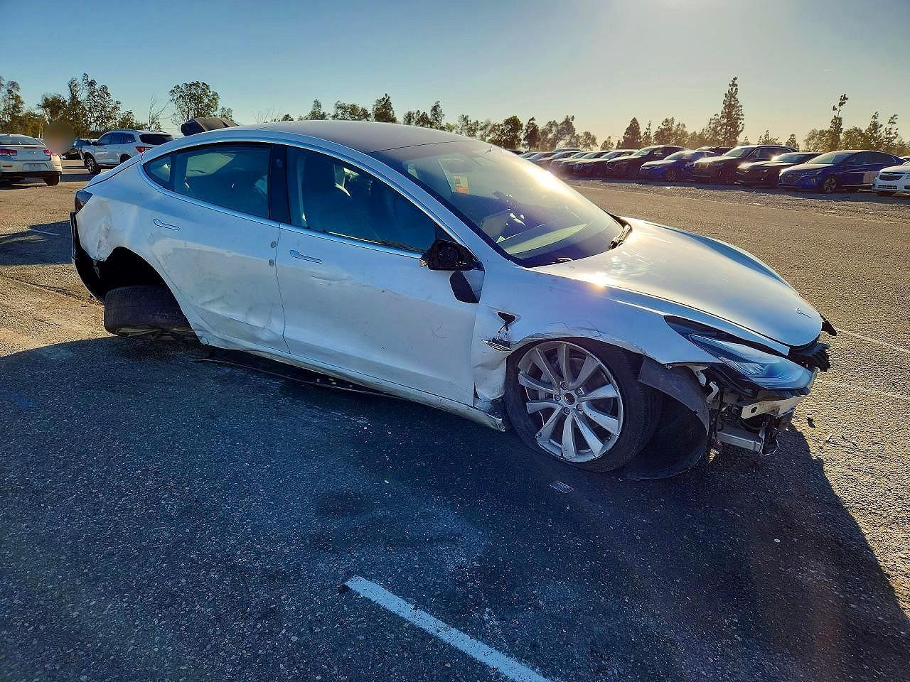 2020 Tesla Model 3 - zdjęcie 4