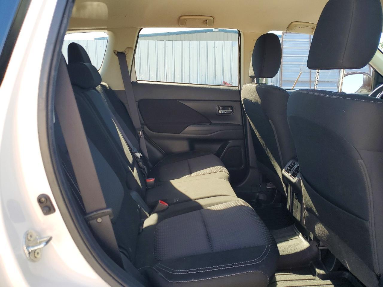 2019 Mitsubishi Outlander Es - zdjęcie 11