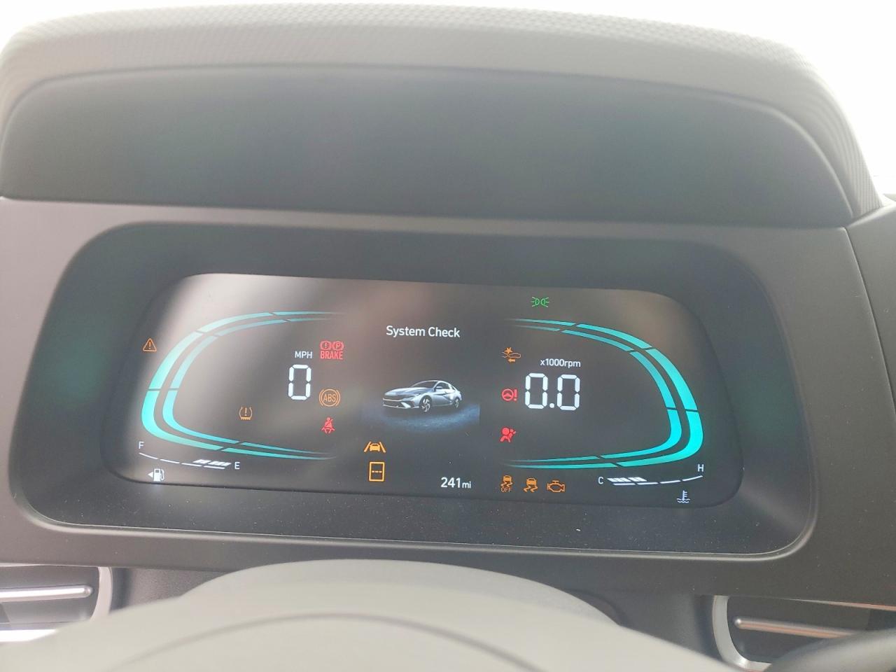 2025 Hyundai Elantra Sel Sport - zdjęcie 9