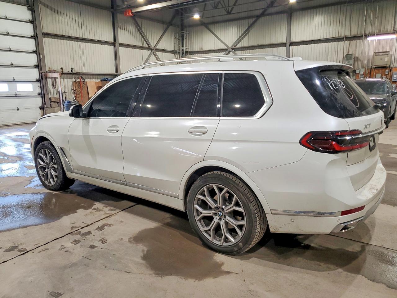 2024 BMW X7 xDrive40I - zdjęcie 2