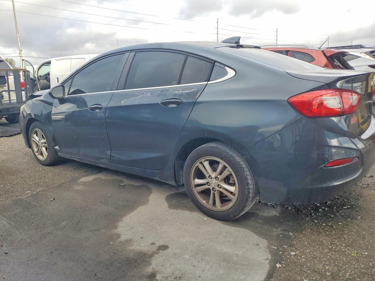 2018 Chevrolet Cruze Lt - zdjęcie 2