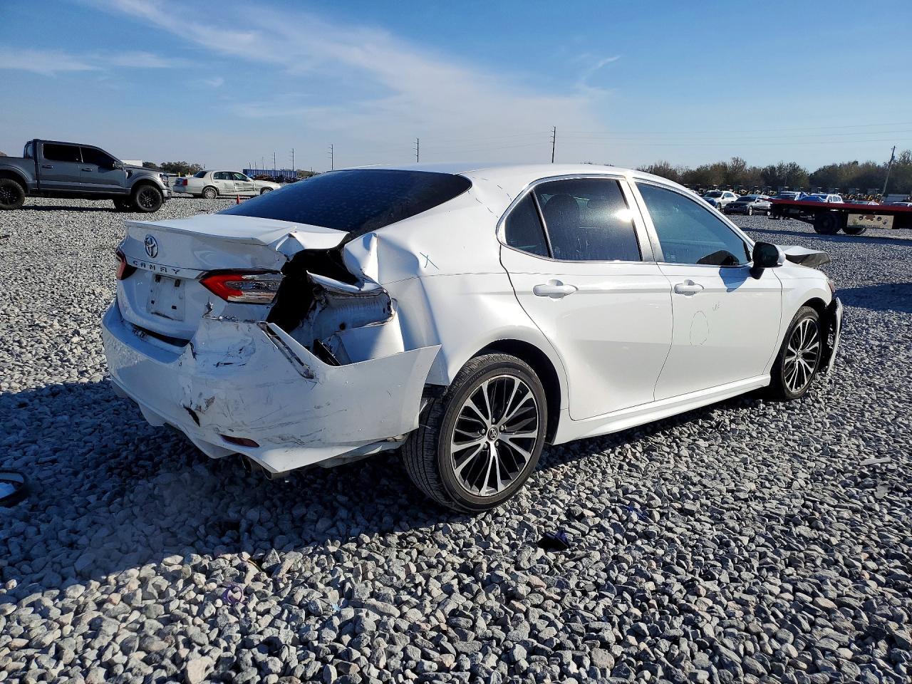 2018 Toyota Camry Se - zdjęcie 3