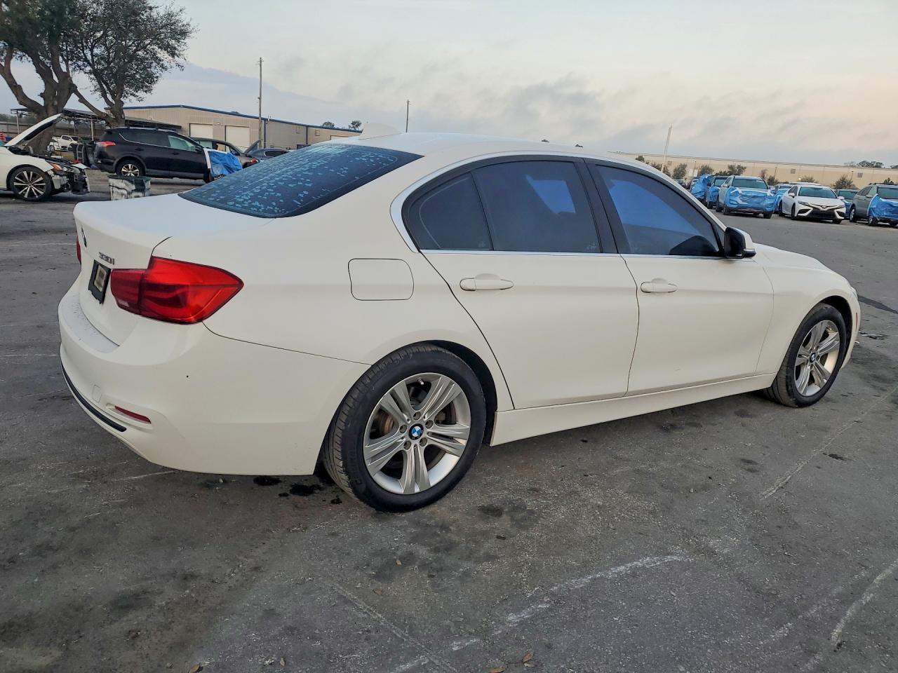 2018 BMW 330 I - zdjęcie 3