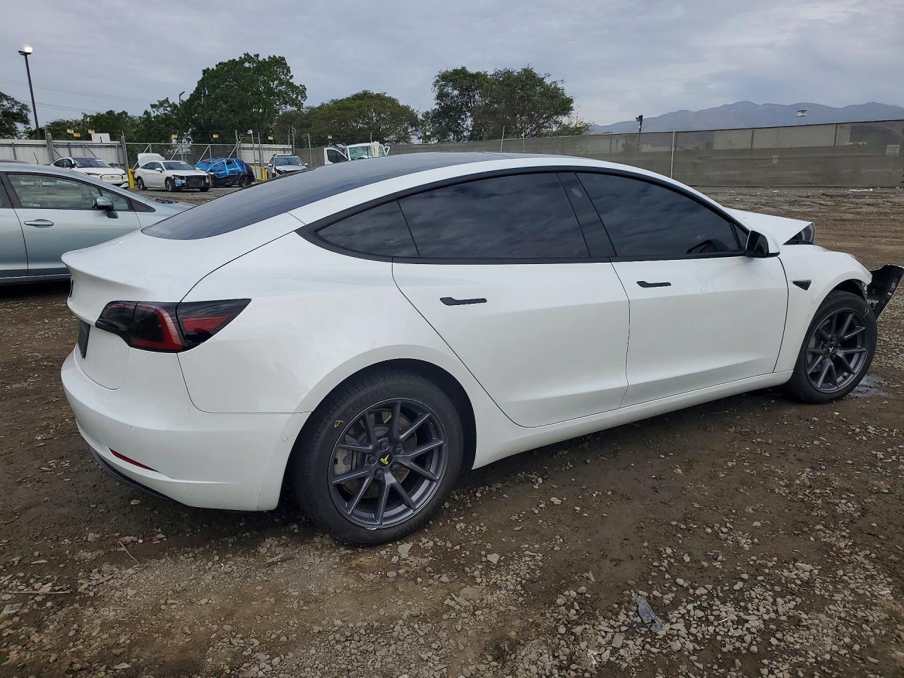 2022 Tesla Model 3 - zdjęcie 3
