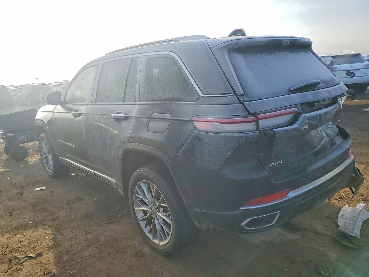 2023 Jeep Grand Cherokee Summit - zdjęcie 2