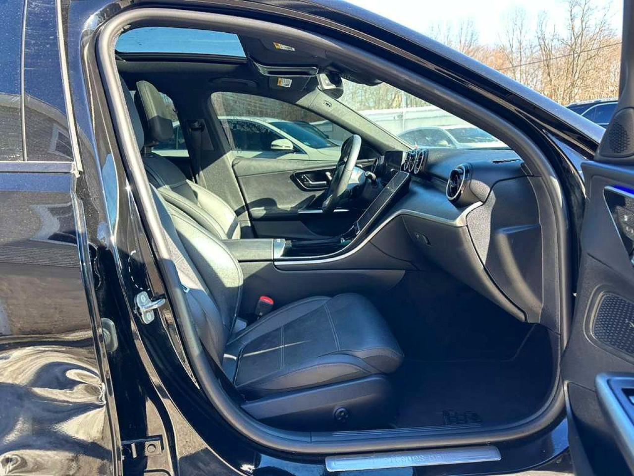 2025 Mercedes-Benz C 300 - zdjęcie 8