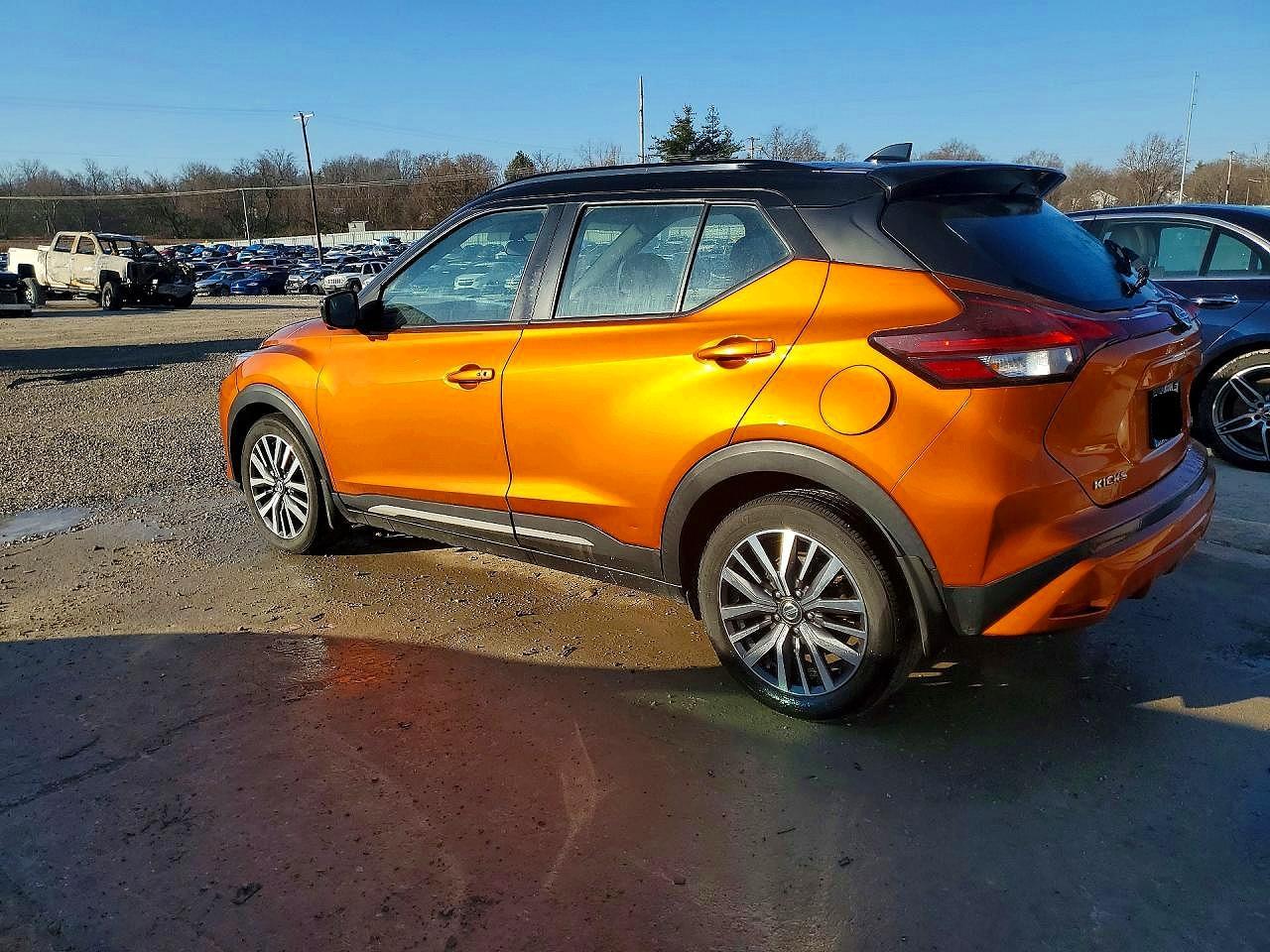 2021 Nissan Kicks Sr - zdjęcie 2