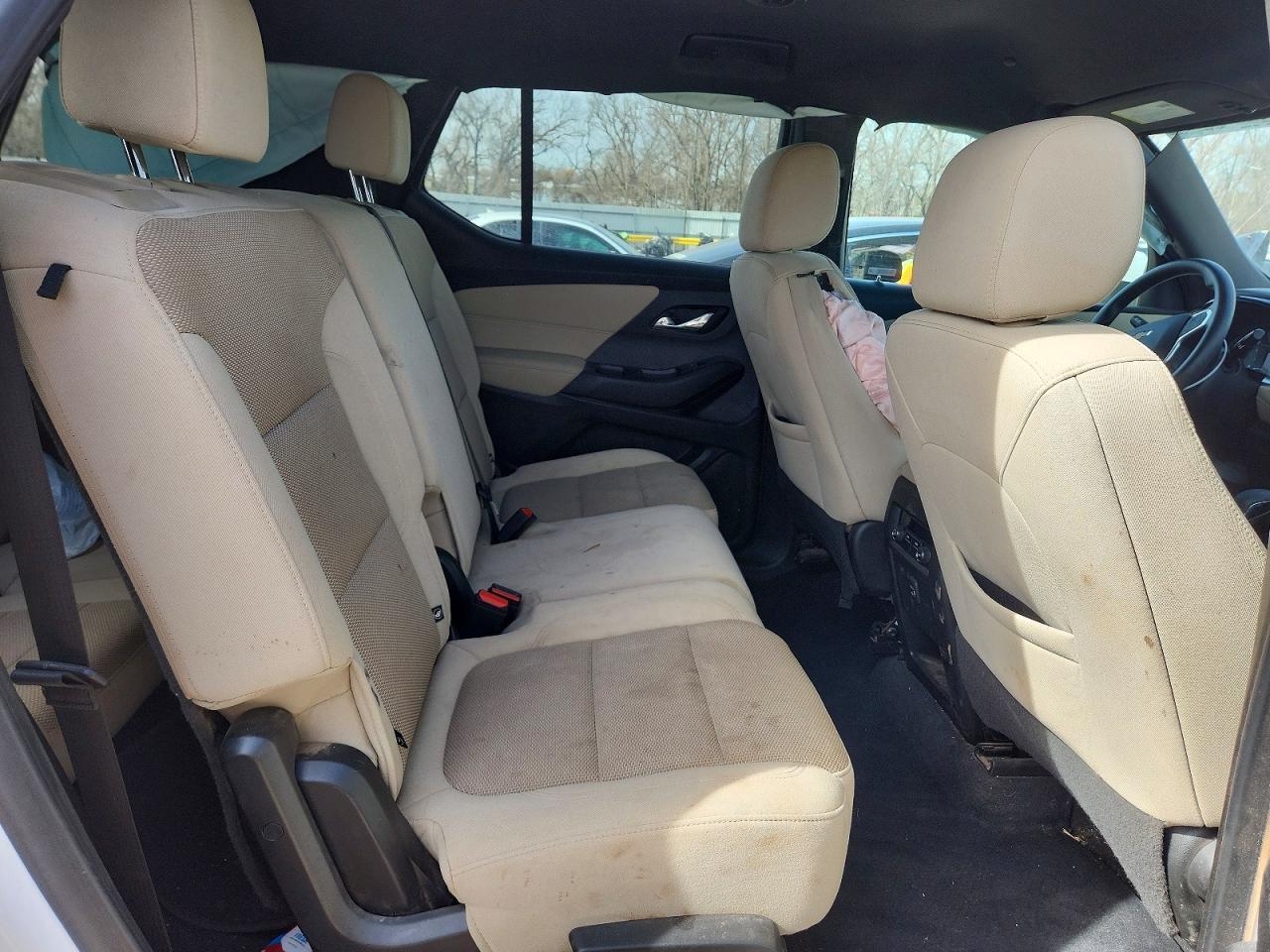 2022 Chevrolet Traverse Ls - zdjęcie 11