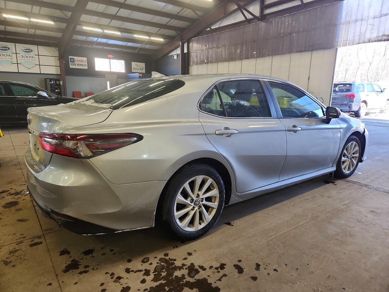 2024 Toyota Camry Le - zdjęcie 3