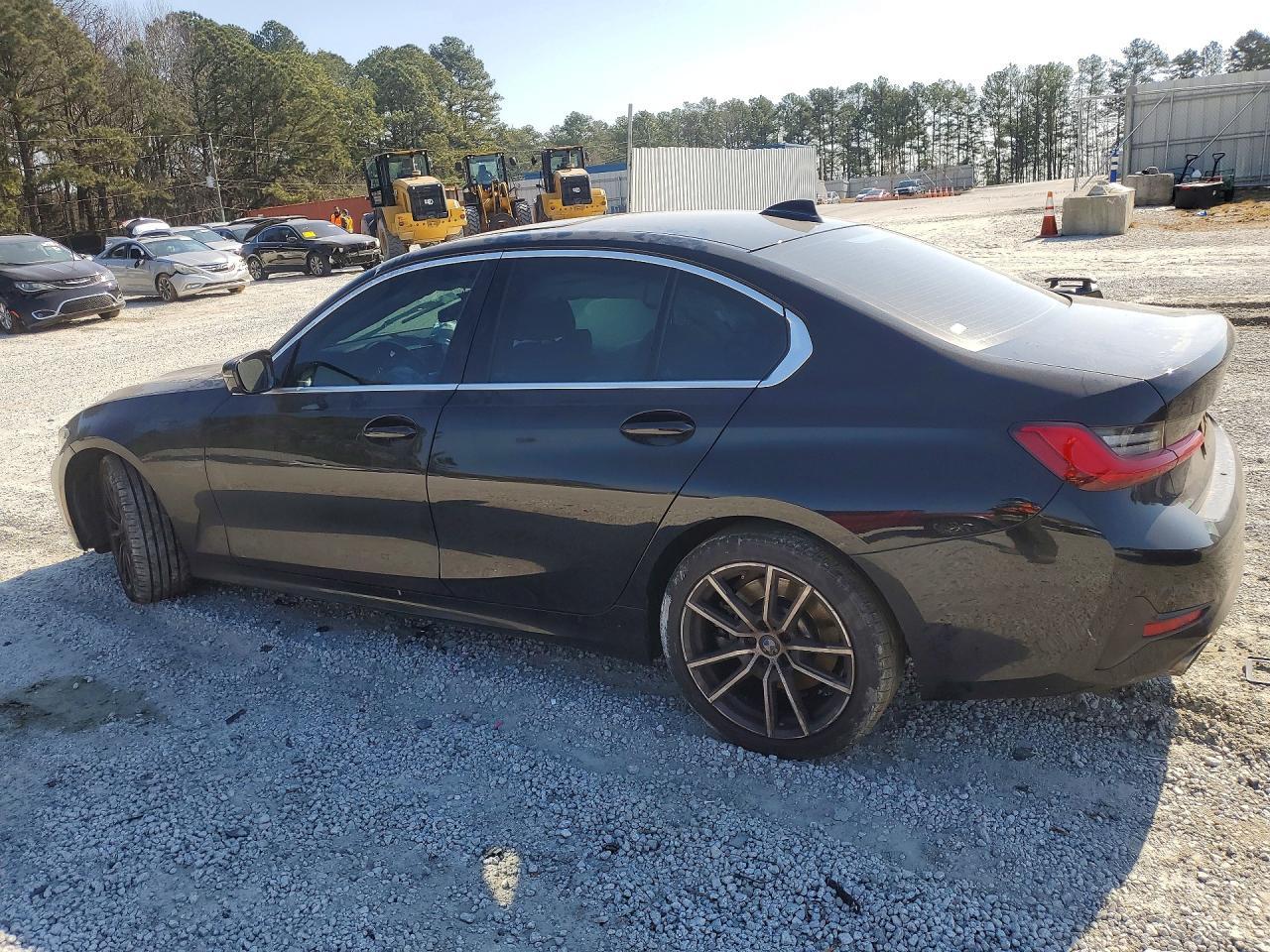 2021 BMW 330I - zdjęcie 2