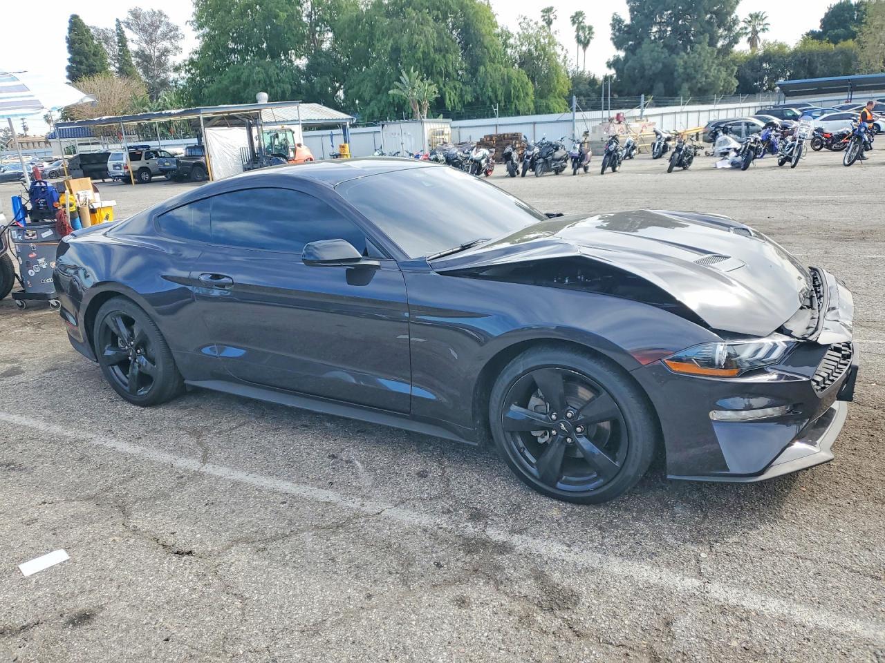 2022 Ford Mustang - zdjęcie 4