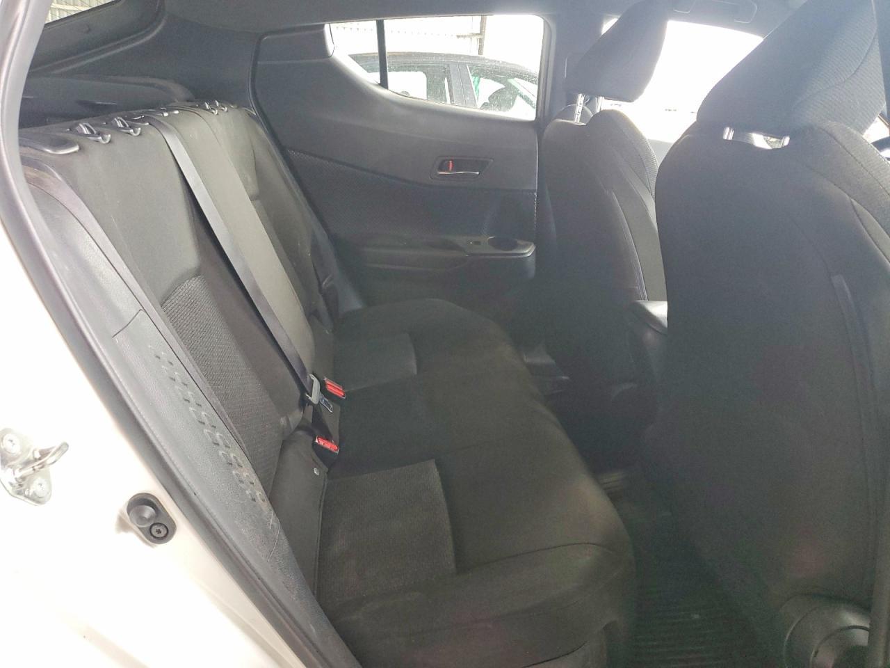 2019 Toyota C-Hr Le - zdjęcie 11