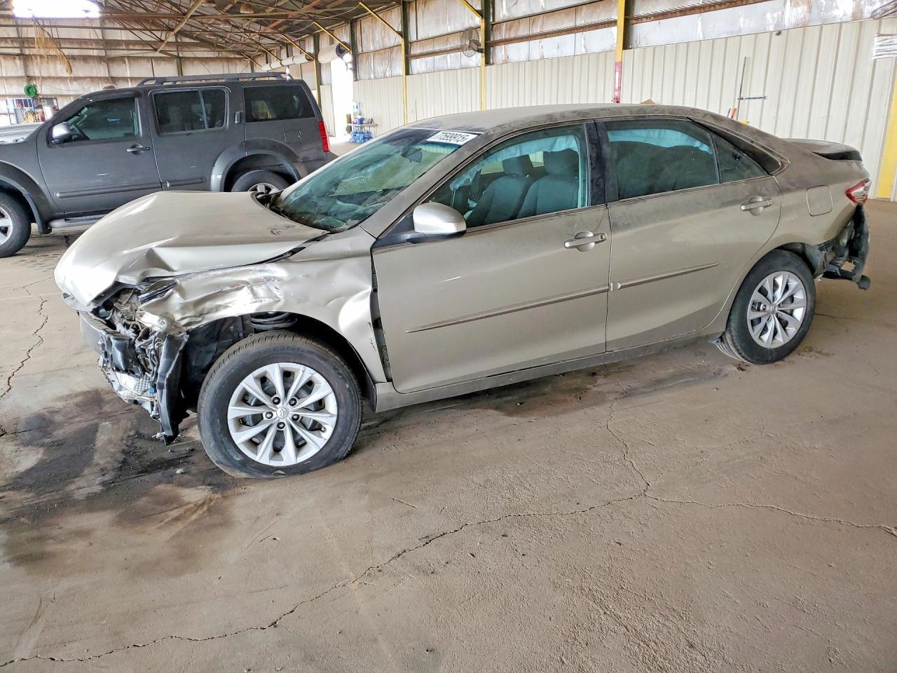 2016 Toyota Camry - zdjęcie główne