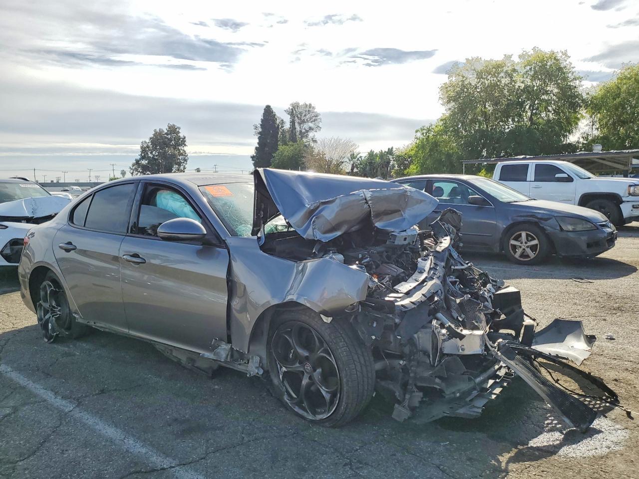 2019 Alfa Romeo Giulia Ti - zdjęcie 4
