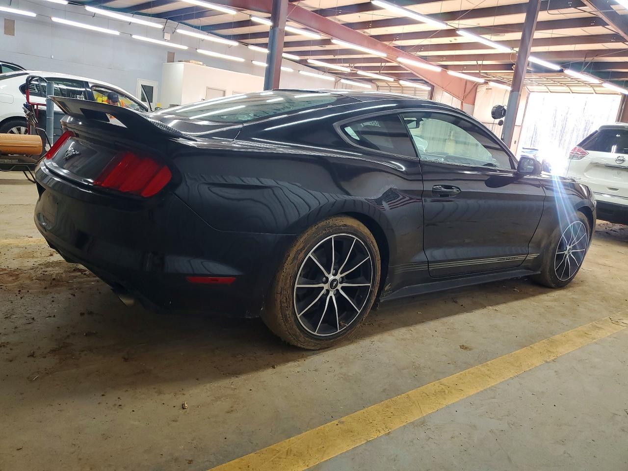 2015 Ford Mustang - zdjęcie 3