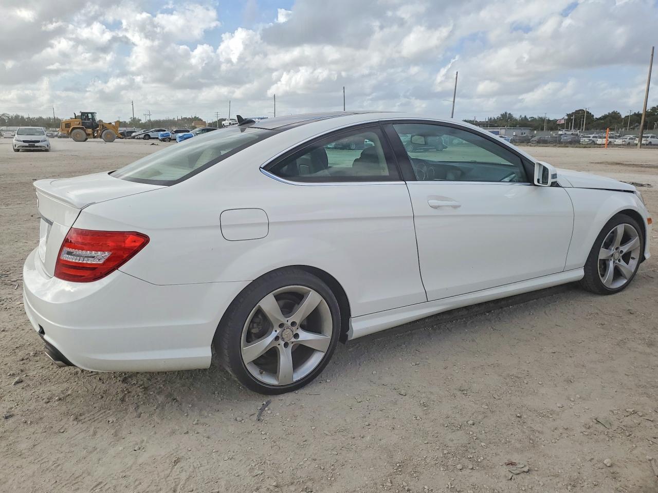 2015 Mercedes-Benz C 350 - zdjęcie 3