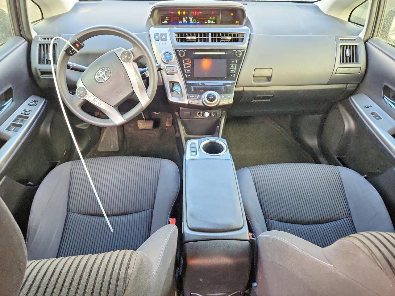 2016 Toyota Prius V - zdjęcie 8