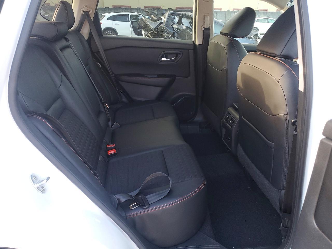 2025 Nissan Rogue Rock Creek - zdjęcie 10