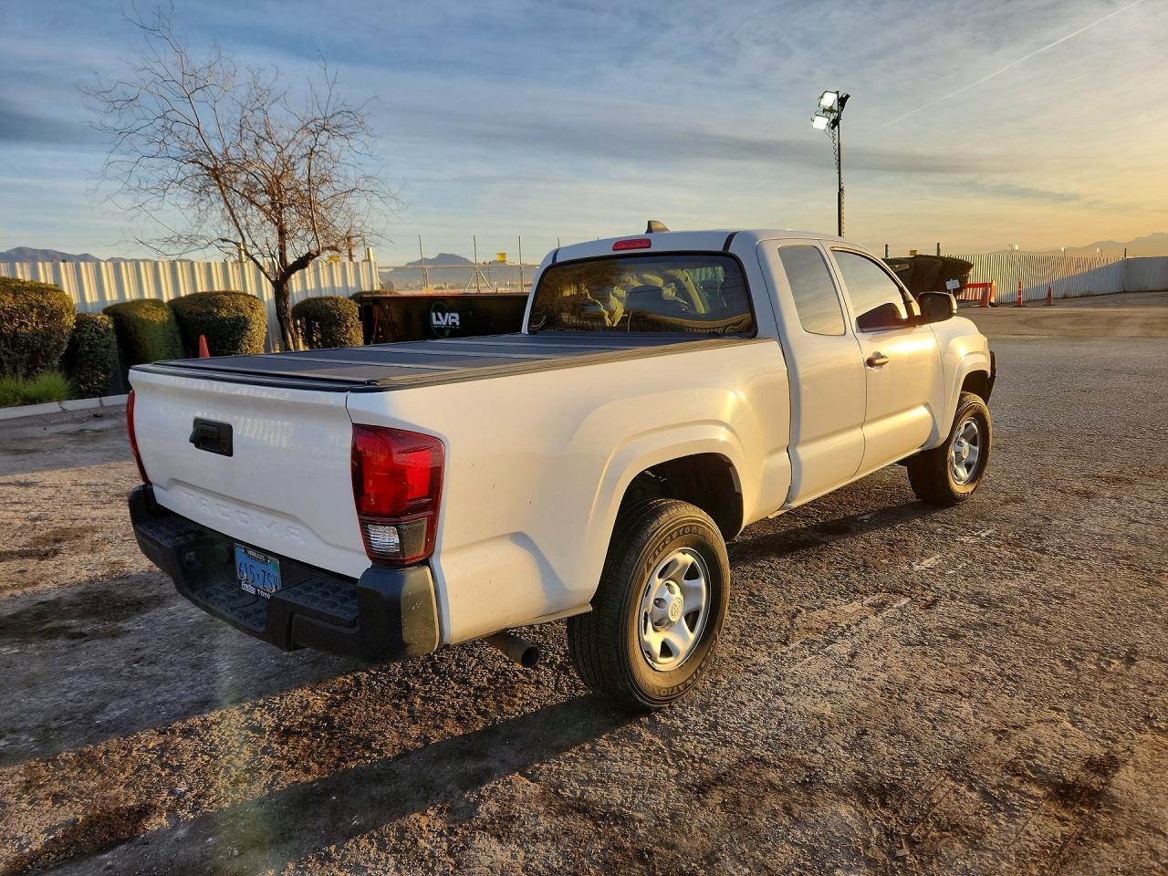 2021 Toyota Tacoma Sr - zdjęcie 3