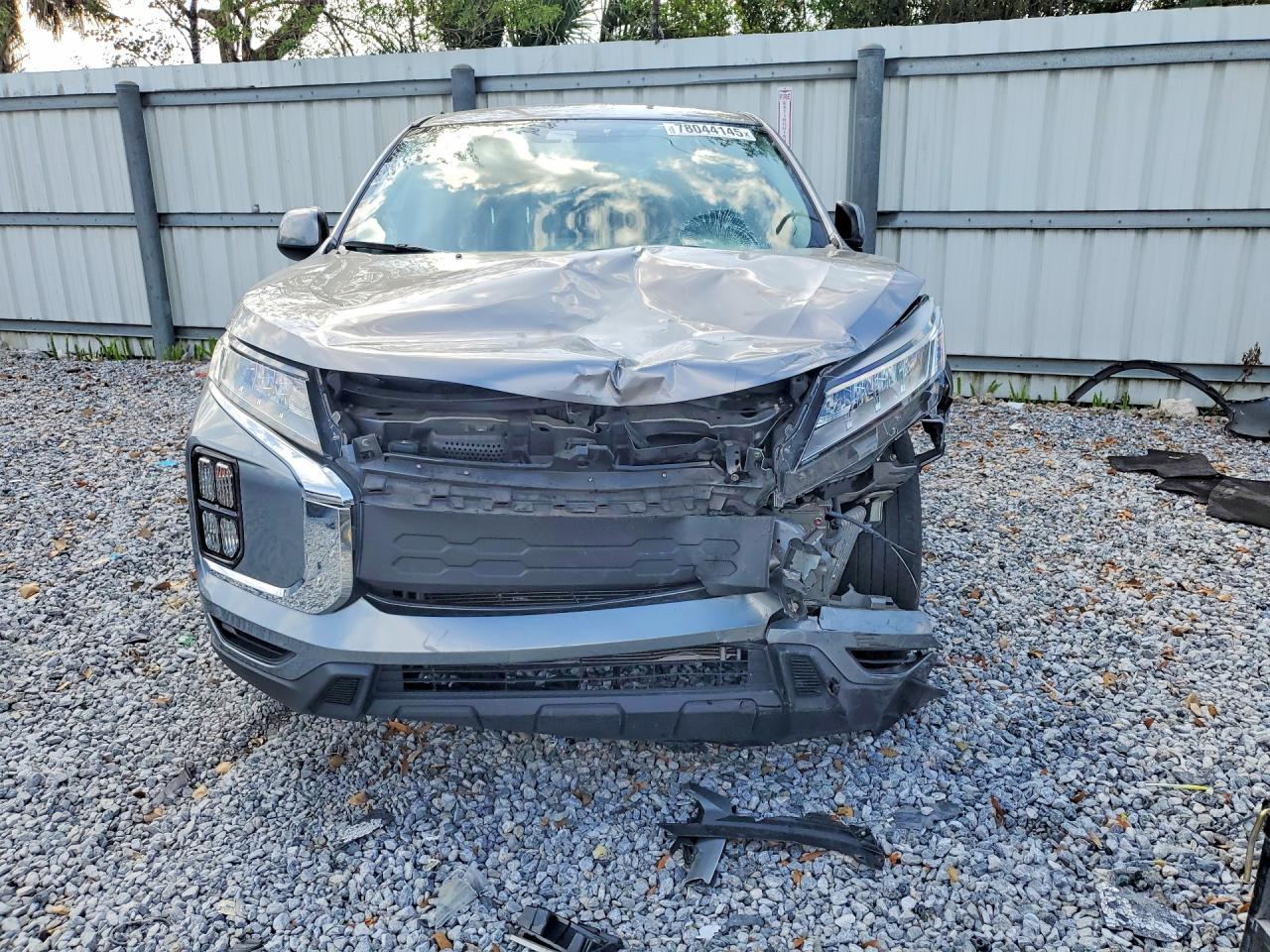 2022 Mitsubishi Outlander Sport Es - zdjęcie 5