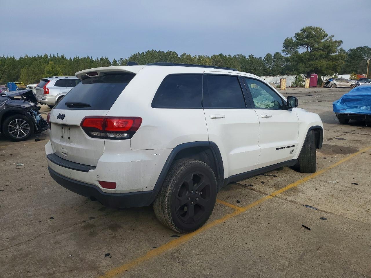 2021 Jeep Grand Cherokee Laredo - zdjęcie 3