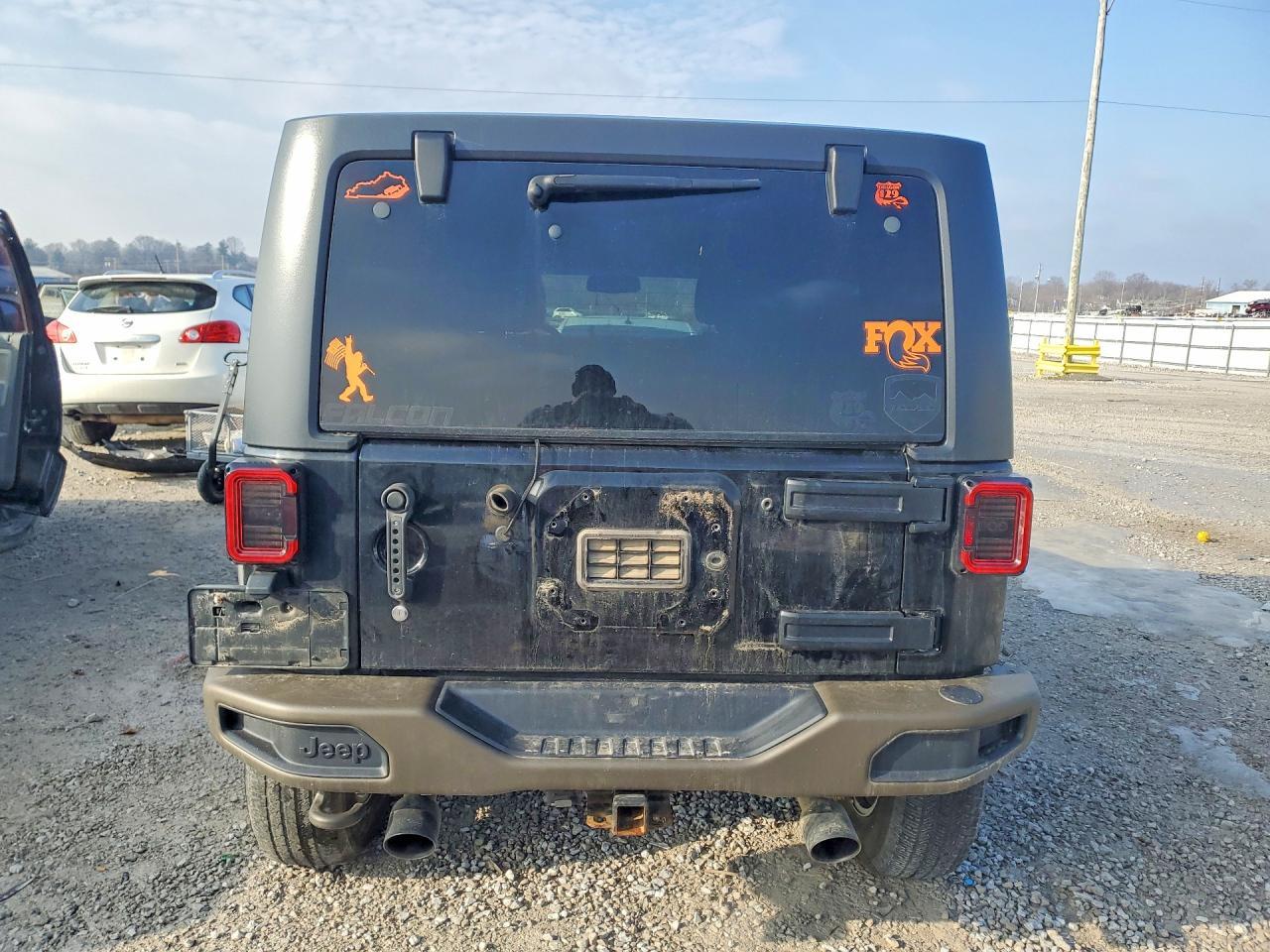 2016 Jeep Wrangler Unlimited Sahara - zdjęcie 6