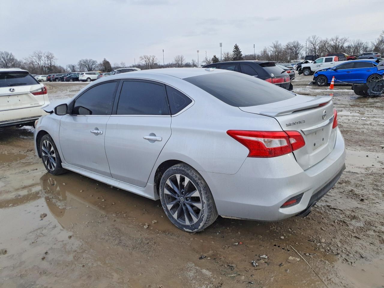 2019 Nissan Sentra S - zdjęcie 2