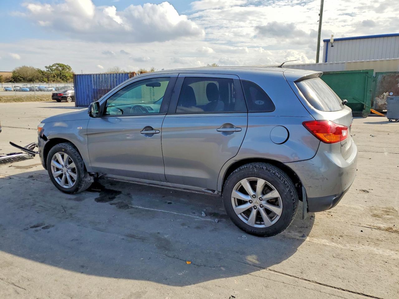 2015 Mitsubishi Outlander Sport Es - zdjęcie 2
