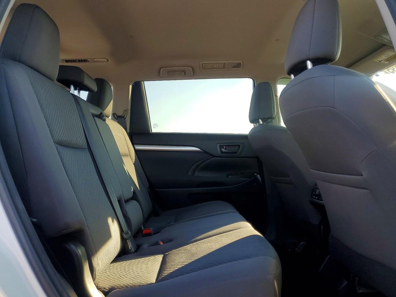 2015 Toyota Highlander Le - zdjęcie 11