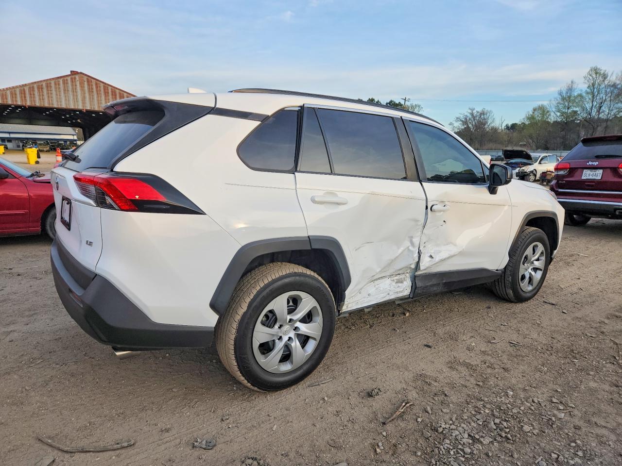 2021 Toyota Rav4 Le - zdjęcie 3