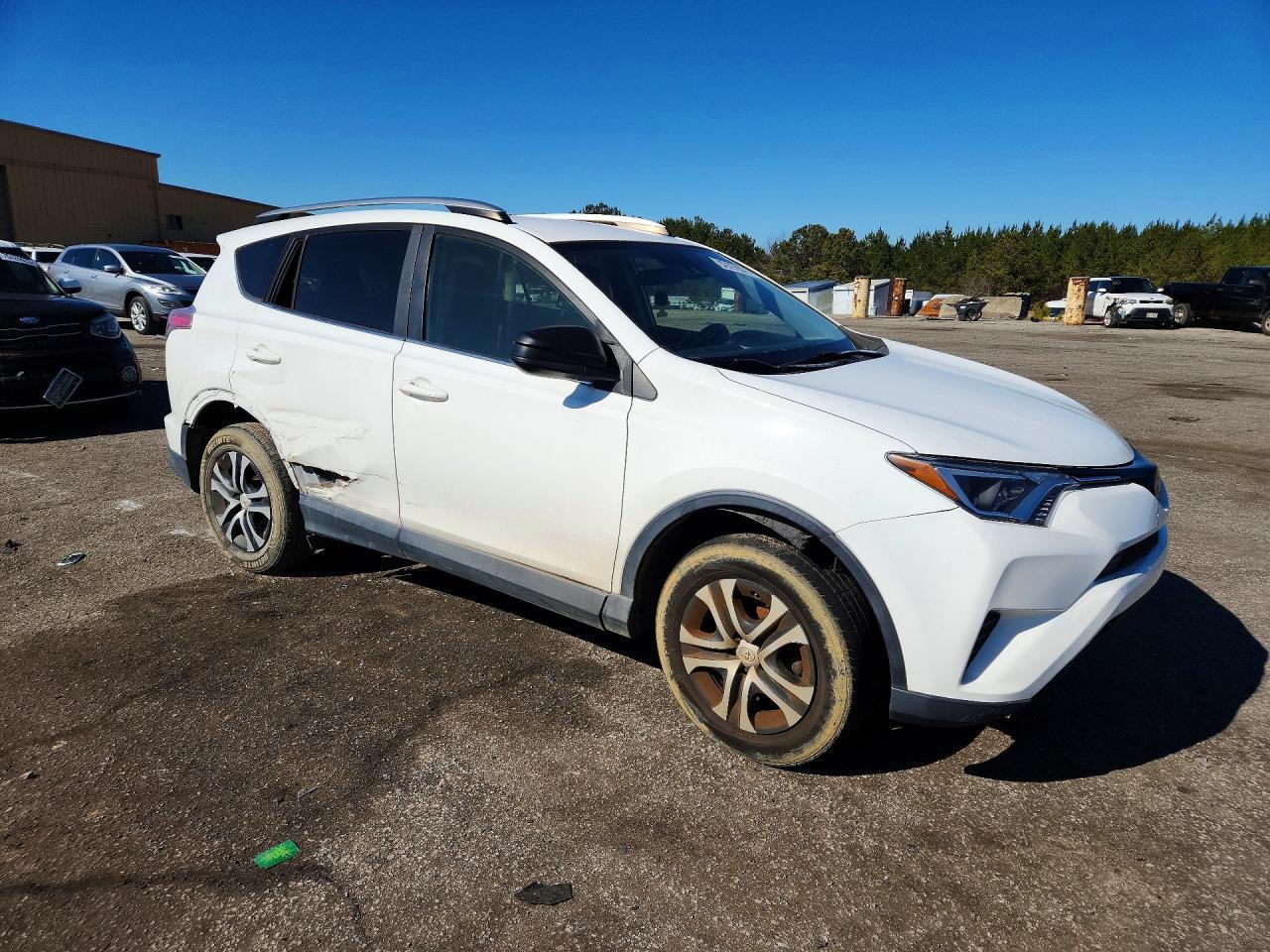 2017 Toyota Rav4 Le - zdjęcie 4