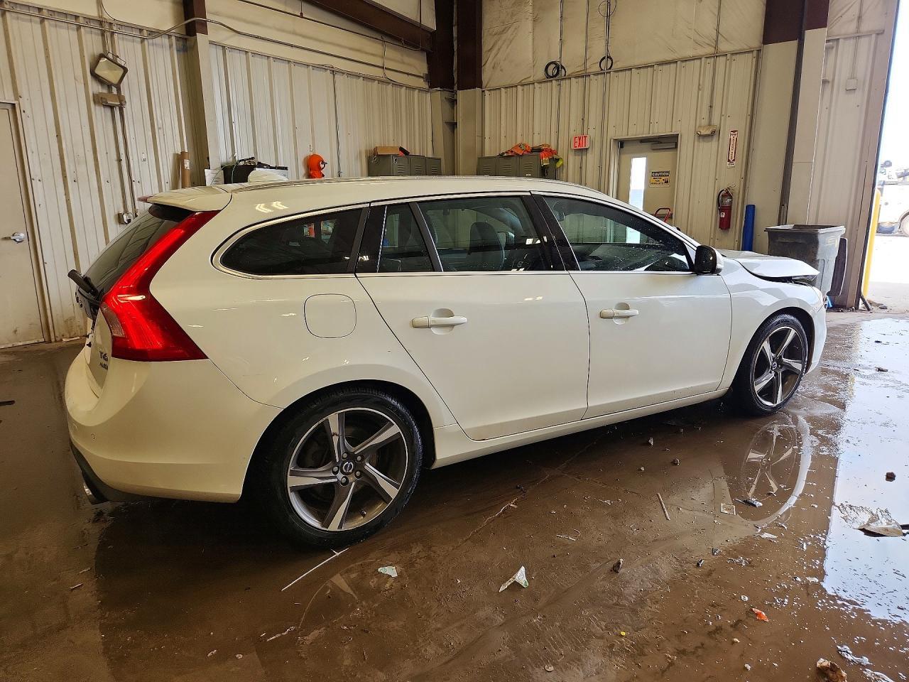 2015 Volvo V60 R Design - zdjęcie 3