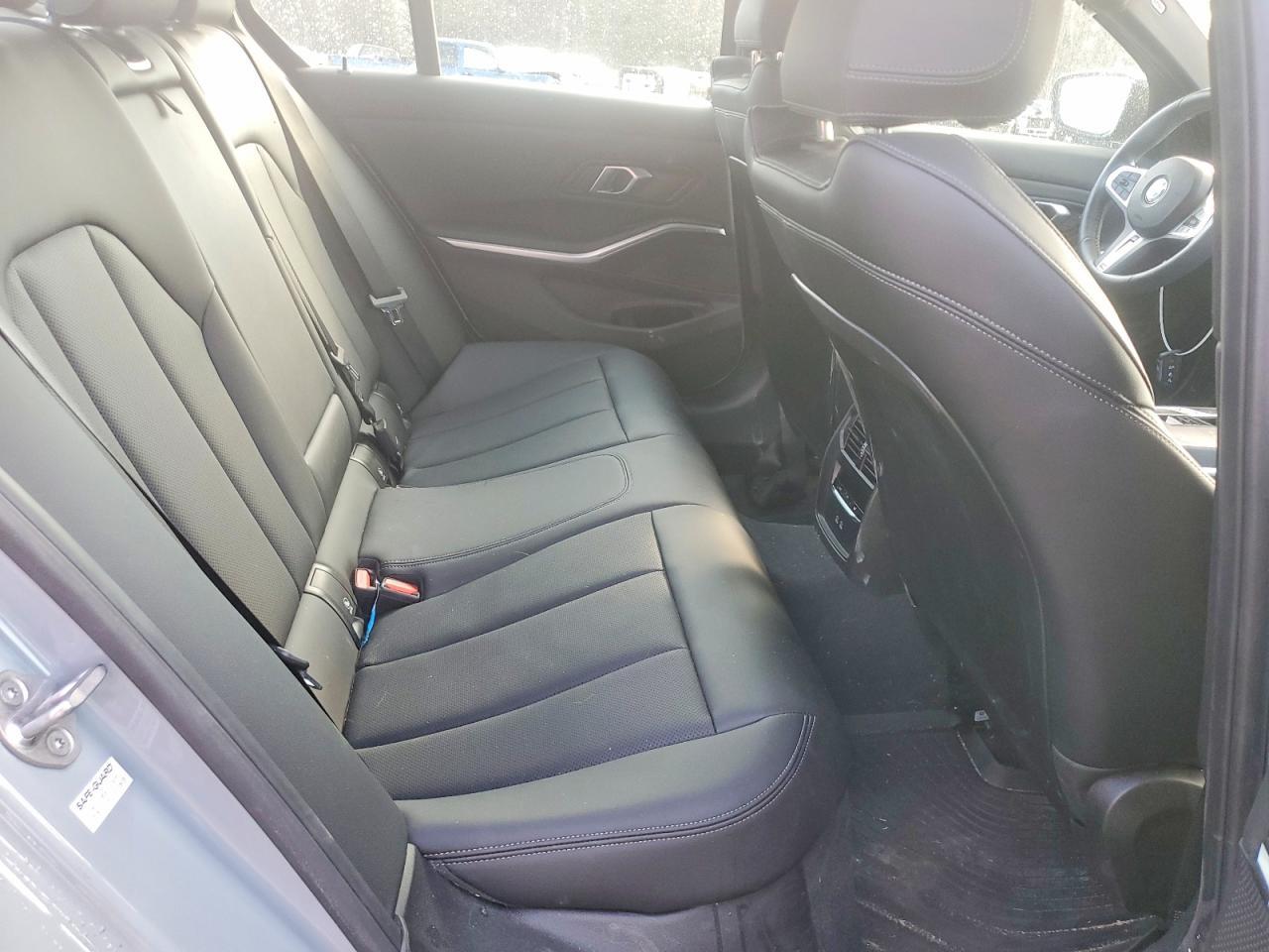 2024 BMW 330I - zdjęcie 10