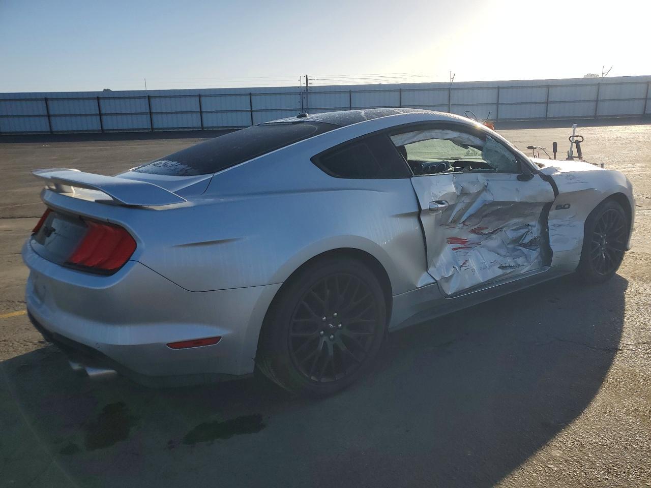 2019 Ford Mustang Gt - zdjęcie 3