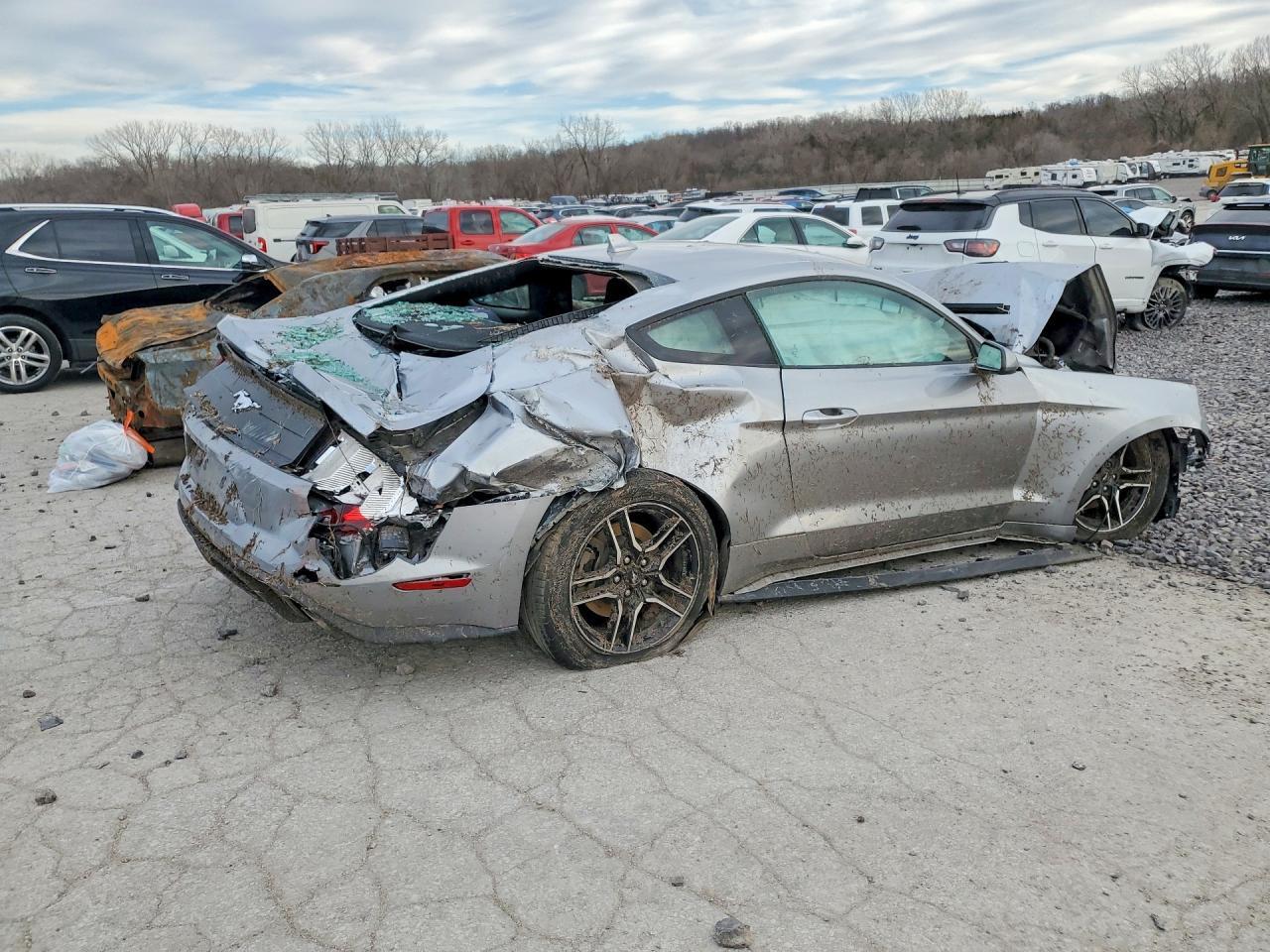 2021 Ford Mustang - zdjęcie 3