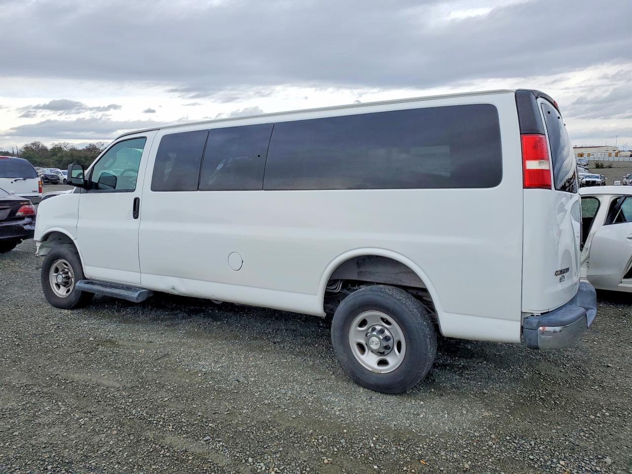 2019 Chevrolet Express G3500 Lt - zdjęcie 2