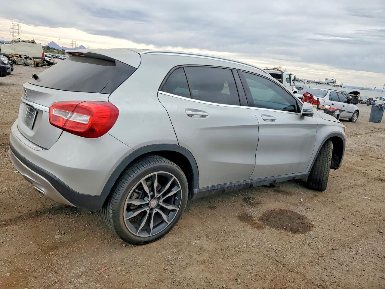 2016 Mercedes-Benz Gla 250 - zdjęcie 3