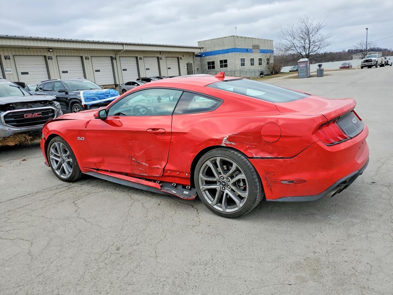 2021 Ford Mustang Gt - zdjęcie 2