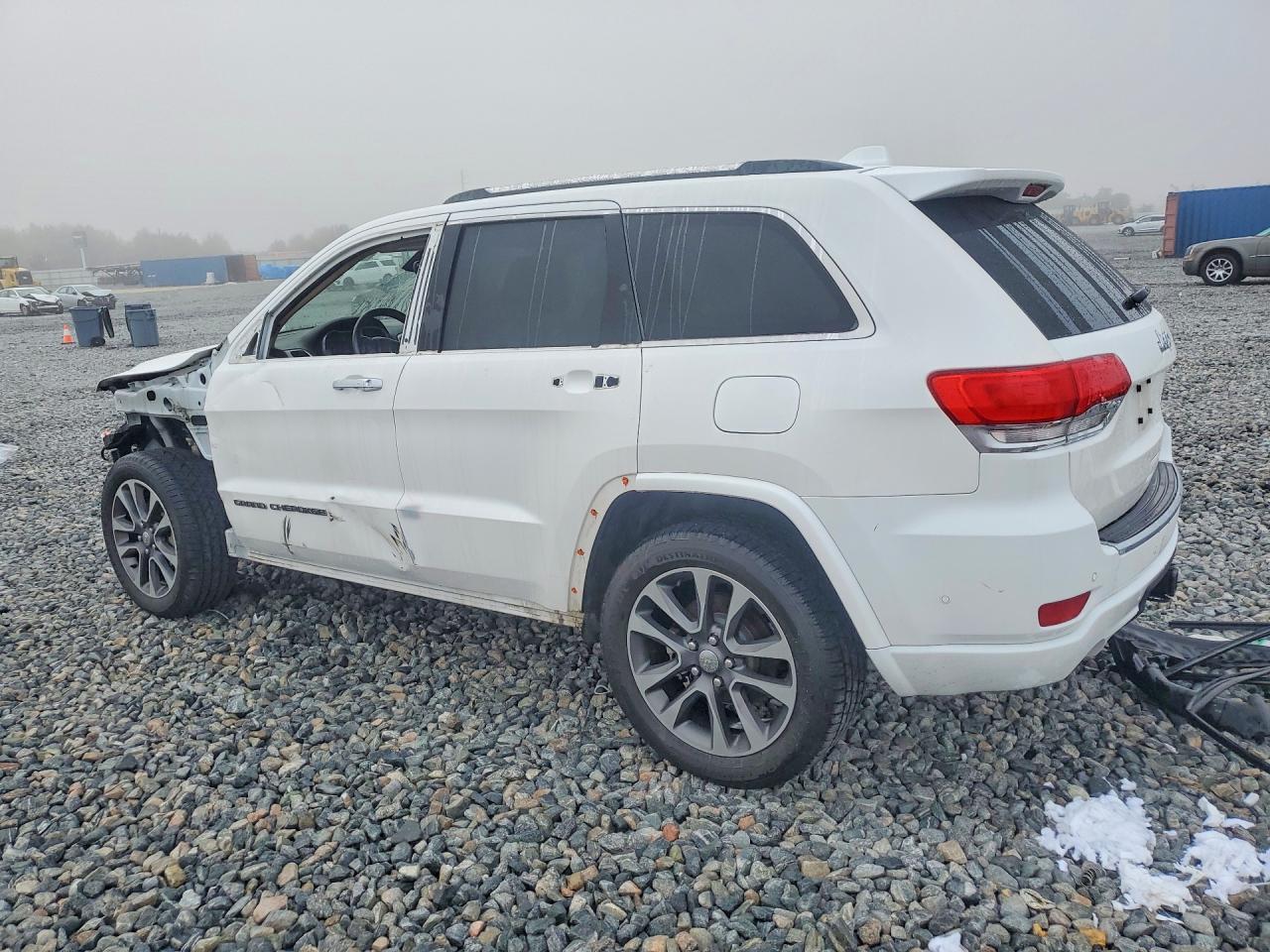 2018 Jeep Grand Cherokee Overland - zdjęcie 2