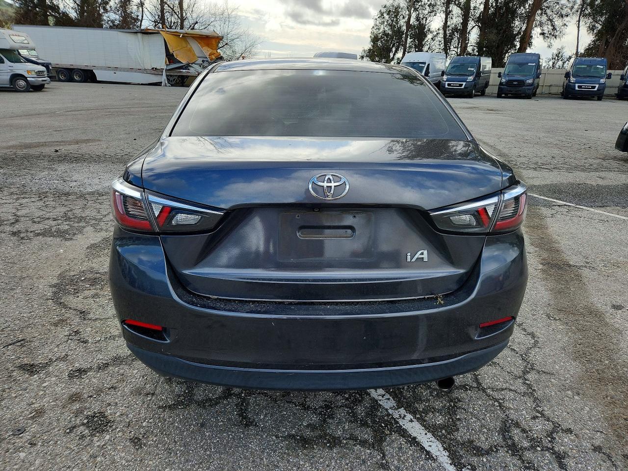 2017 Toyota Yaris Ia Base - zdjęcie 6