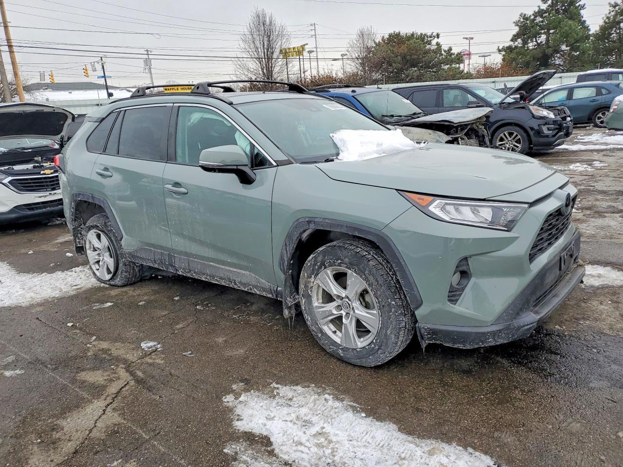 2021 Toyota Rav4 Xle - zdjęcie 4