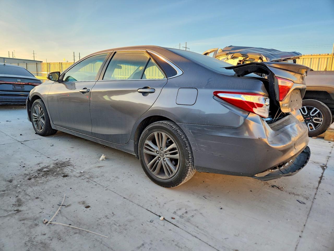 2016 Toyota Camry Se - zdjęcie 2