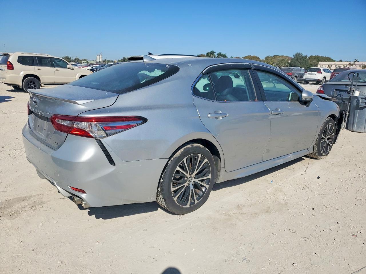 2018 Toyota Camry Se - zdjęcie 3